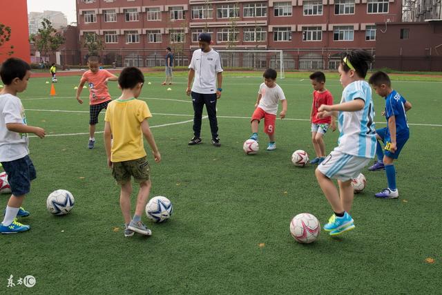 阿拉维斯以300万欧元引进阿根廷后卫瓦伦蒂尼